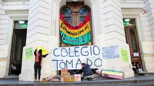 Reforma Educativa: Estudiantes secundarios levantan las tomas y movilizan al Ministerio