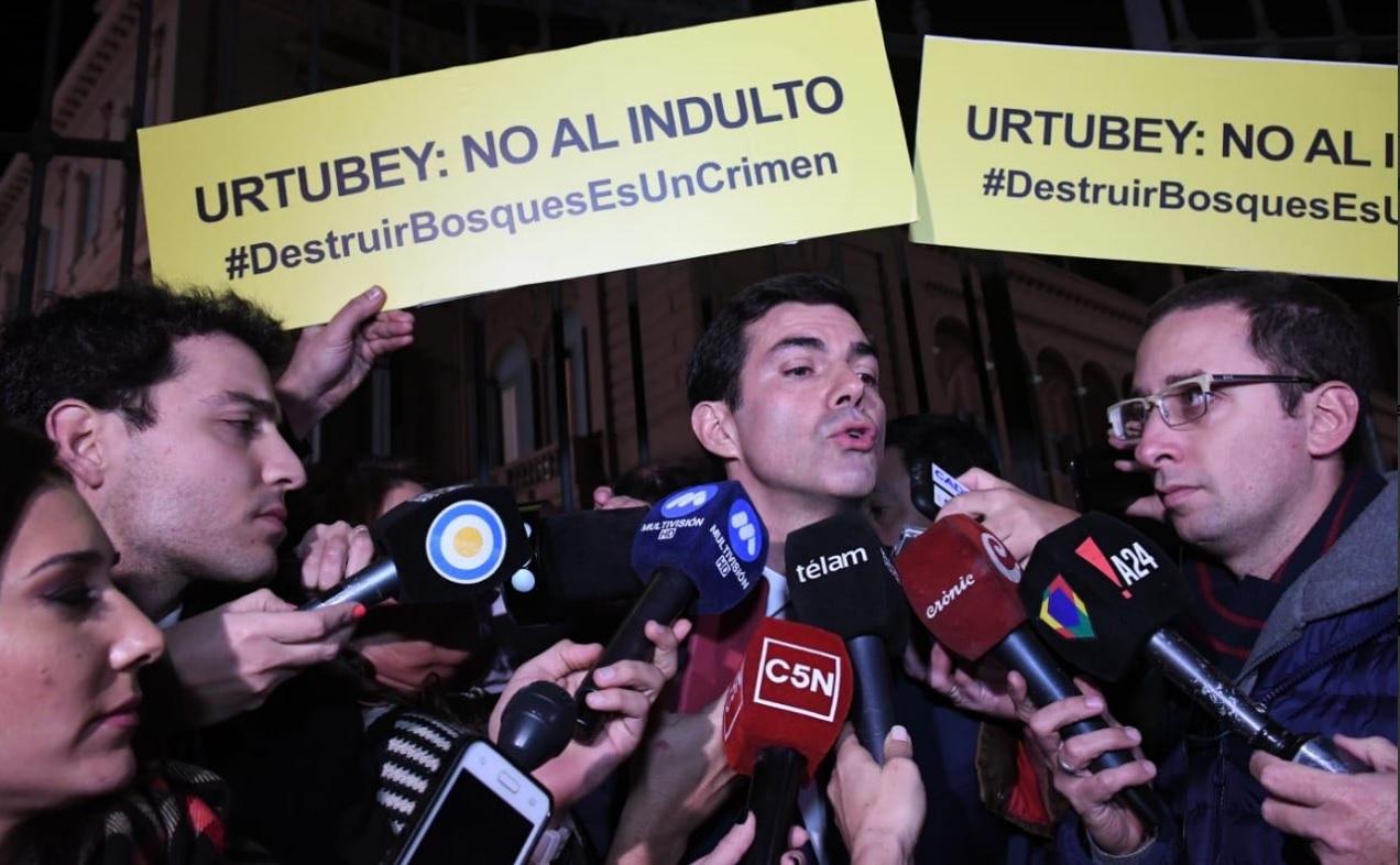 Urtubey fue a hablar con Macri y terminó escrachado