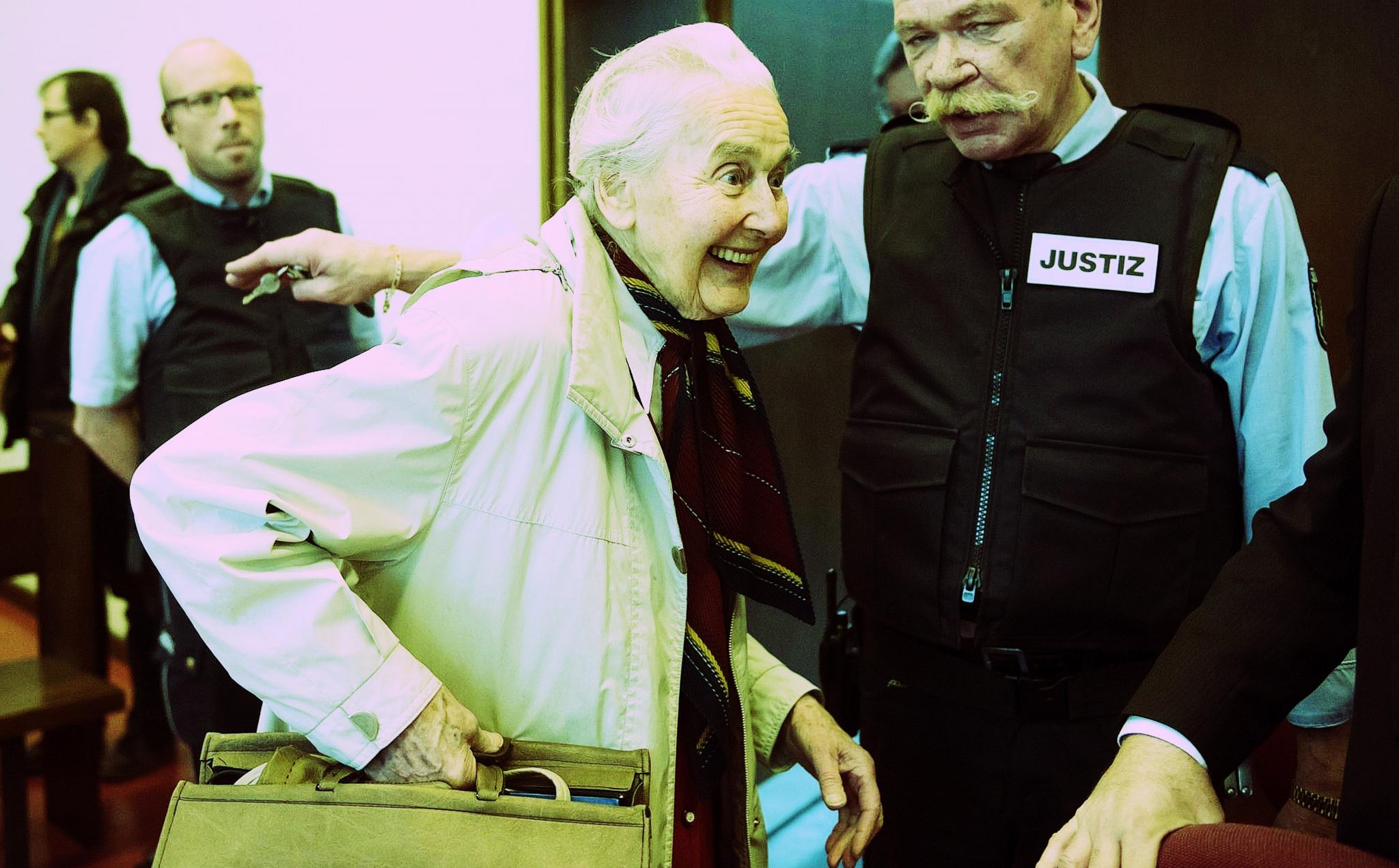 Marche presa: En Alemania detienen a abuela por negar el Holocausto