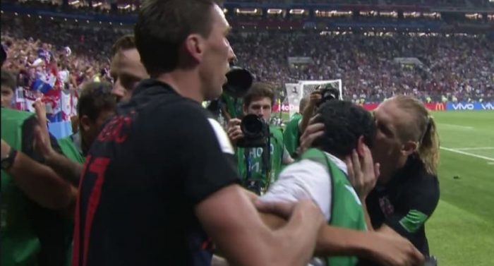 Locura Mundial: Los croatas festejaron el gol con el fotógrafo de Salvador