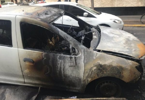 Otra vez los caza Uber: Incendiaron cinco autos en tres barrios de la Ciudad