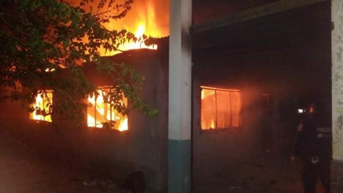 Nueva agresión a la educación pública: Incendiaron una escuela en Moreno
