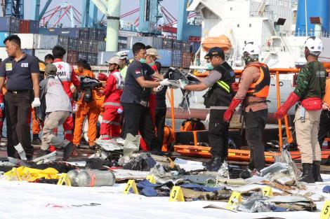 Tragedia en Indonesia: Se estrelló un avión low cost con 189 pasajeros