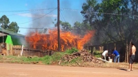 Le prendió fuego la casa por una discusión de la final de la Copa