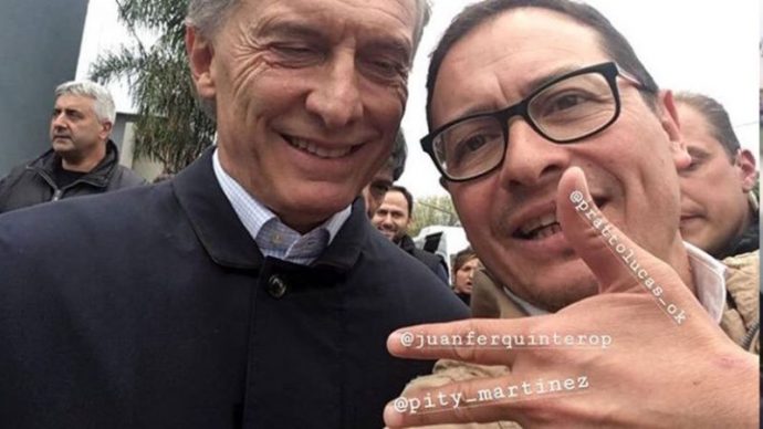 Un hincha de River le pidió una selfie a Macri y le recordó la final de la Copa Libertadores