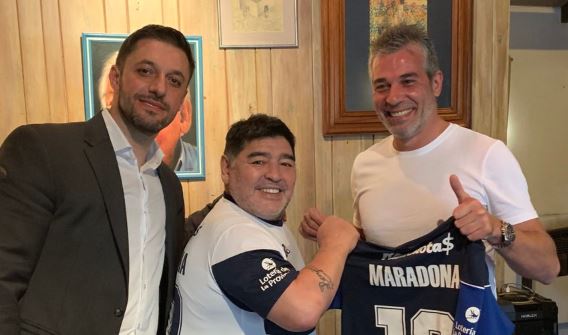 Es oficial: Maradona es el nuevo DT de Gimnasia