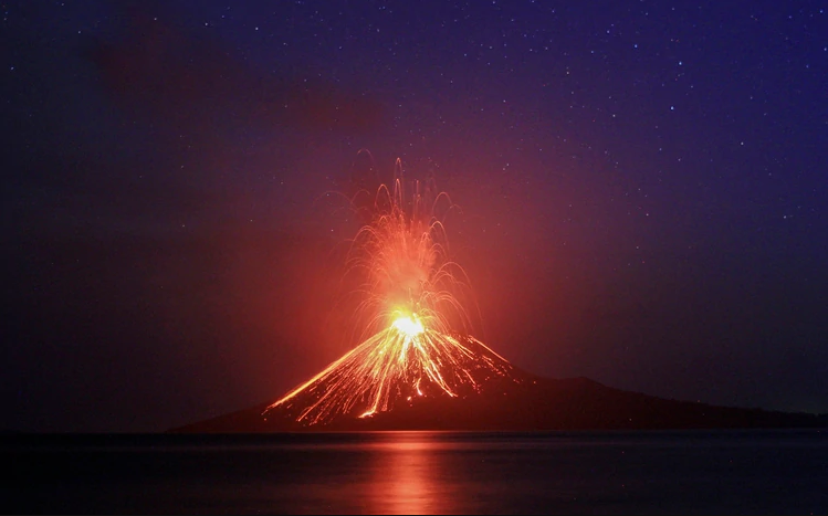 El volcán Krakatoa volvió a entrar en erupción después de 2 años
