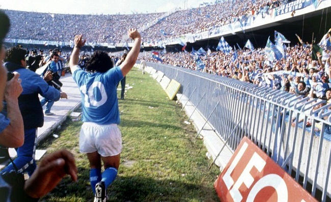 En homenaje a Diego, el estadio San Paolo del Napoli llevará su nombre