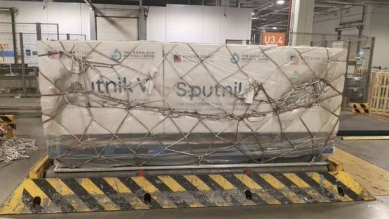 Llegaron al país las primeras 300 mil dosis de la vacuna Sputnik V