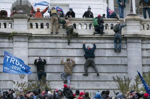 EEUU: Cuatro muertos y 14 policías heridos durante el asalto al Capitolio