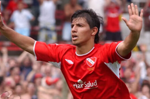 Falcioni adelantó que Independiente llamará al “Kun” Agüero para que vuelva al Rojo