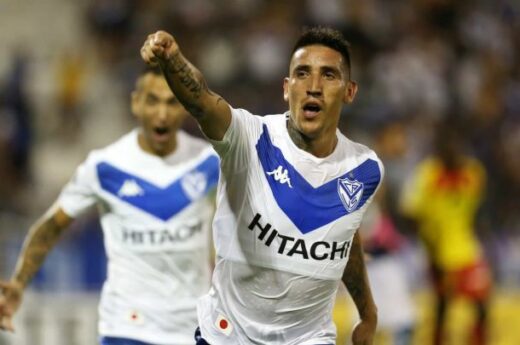 Vélez se enfrenta a la Liga de Quito en la altura de Ecuador