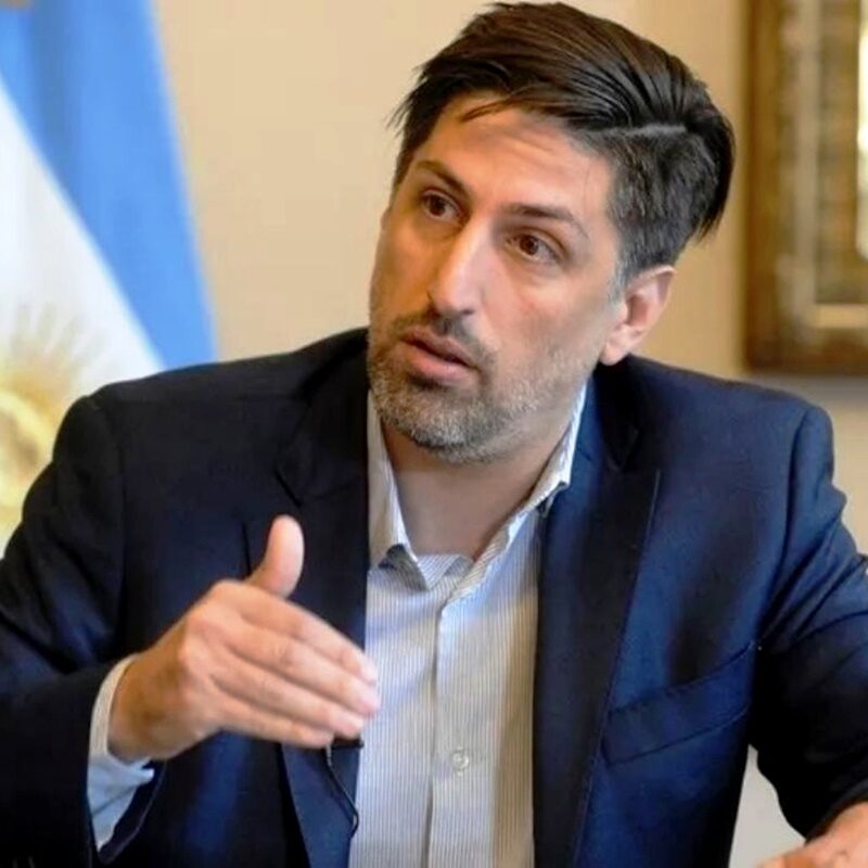 Nicolás Trotta rompió el silencio: “No vamos a permitir que se sancione a los docentes que cumplen con el DNU”