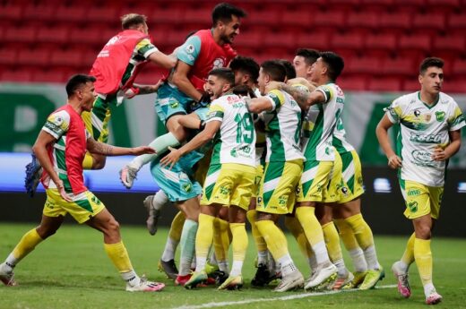 Historico: Defensa remontó la serie contra Palmeiras en los penales y se consagró campeón de la Recopa