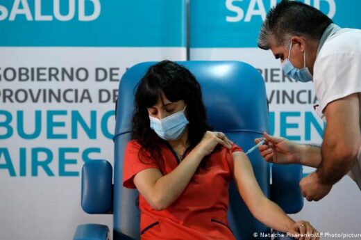 El Gobierno confirmó que la Argentina recibirá 500 mil dosis más de vacunas Sputnik V