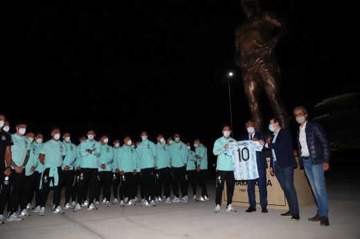 La Selección participó del la inauguración de la estatua de Maradona en Santiago del Estero
