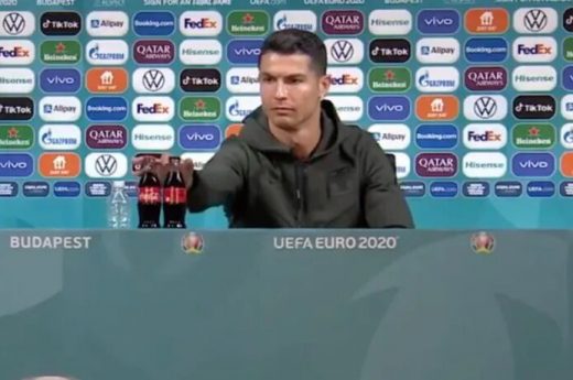 El gesto de Cristiano Ronaldo que le hizo perder millones a Coca Cola