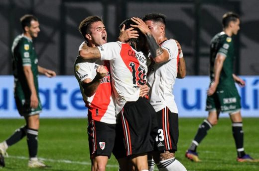 River ganó sobre la hora frente a Sarmiento