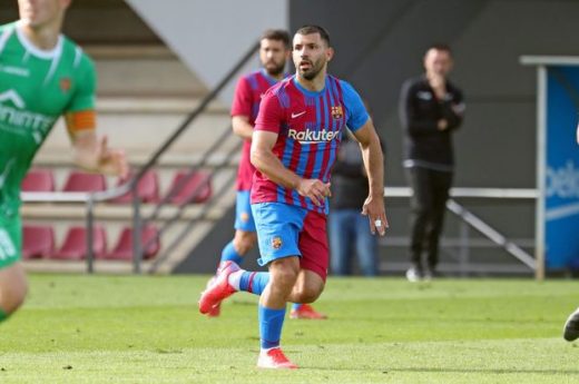 Agüero jugó su primer partido con la casaca del Barca y metió un gol