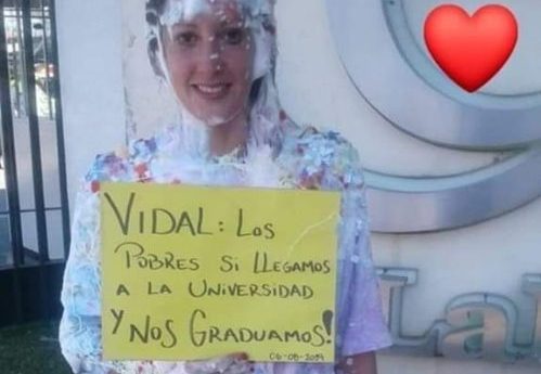 La hija de un vendedor ambulante se recibió: “Los pobres sí terminamos la universidad”