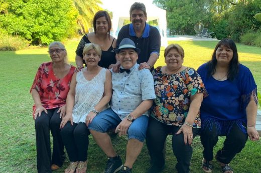 A un año de su muerte, las hermanas de Diego Maradona harán una misa en homenaje