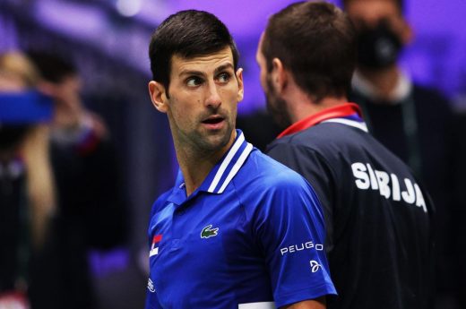 Djokovic sigue en Australia: busca no ser deportado por no estar vacunado