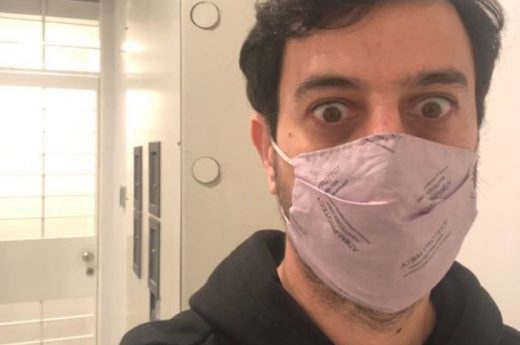 “¿Me abren por favor?”: lo dejaron encerrado en la caja de seguridad de un banco y se hizo viral