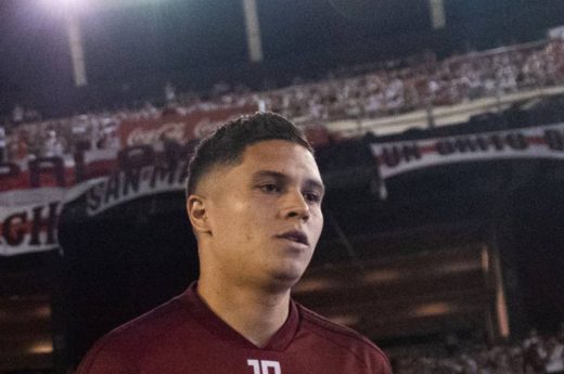 Malas noticias para Gallardo: Juanfer Quintero se resintió de la lesión