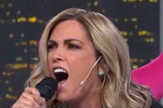 Viviana Canosa para el cachetazo, otra vez haciendo el ridículo