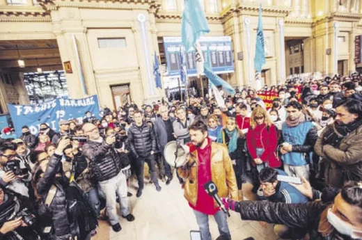 Protestas de movimientos sociales en Plaza de Mayo: reclaman reunión con Batakis
