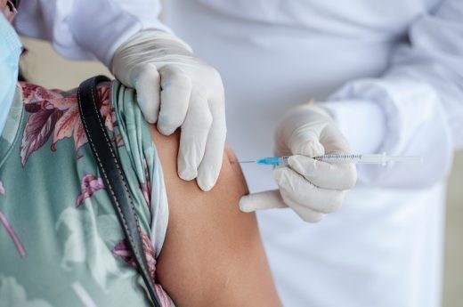 El Gobierno indemnizará a quienes hayan sufrido efectos adversos con las vacunas contra el COVID-19