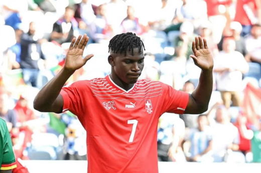 Suiza le ganó a Camerún con un gol de un jugador camerunes nacionalizado suizo