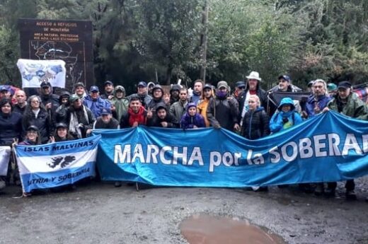 Bariloche: Marchan camino a la estancia de Joe Lewis