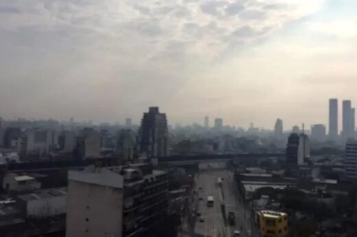 Humo en Buenos Aires: Por qué amaneció así la ciudad y de dónde viene