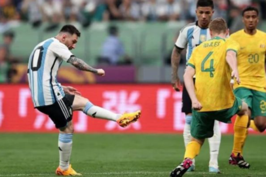 Argentina le ganó 2-0 a Australia con goles de Messi y Pezzella