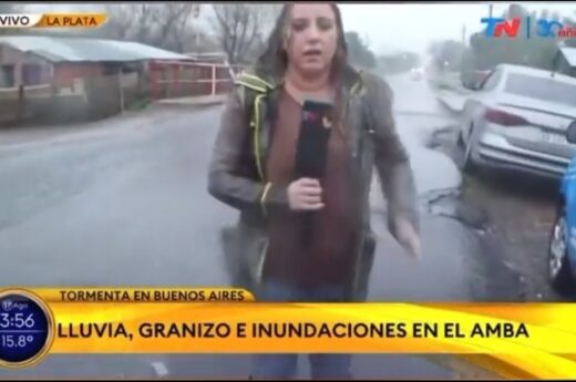 Periodista de TN no vio un pozo y se cayó en vivo