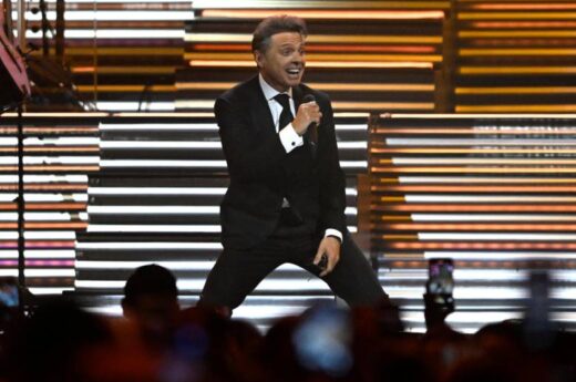 El invitado famoso que reapareció en un show de Luis Miguel