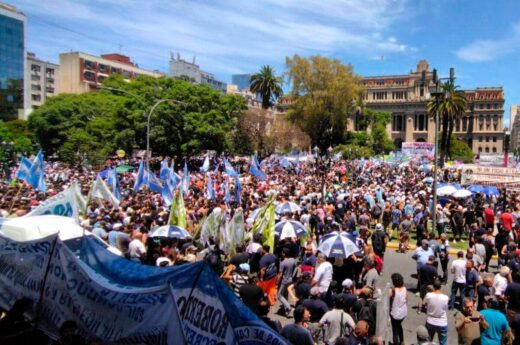 La CGT moviliza a Tribunales en rechazo al DNU