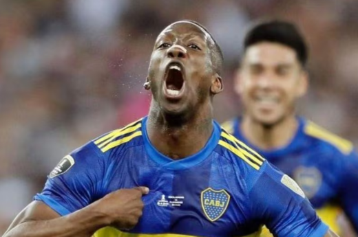 Advíncula: “Yo siempre he tenido el sueño de jugar en Boca”