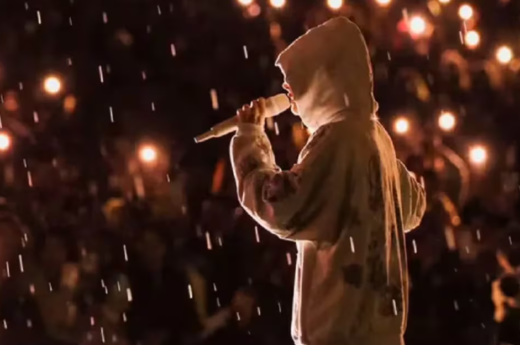 Tini Stoessel suspendió un show y les regaló a sus fans una canción bajo la lluvia
