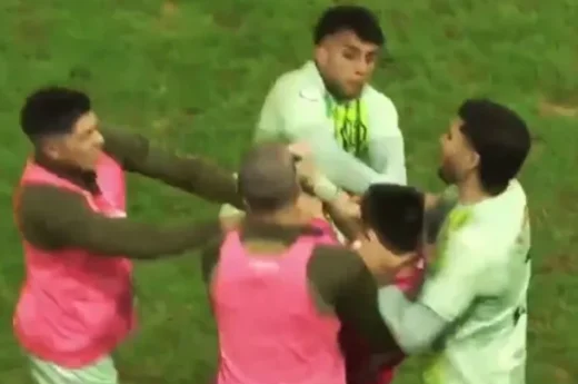 Batalla campal: Los jugadores de Aldosivi y Atlético Rafaela terminaron a las piñas