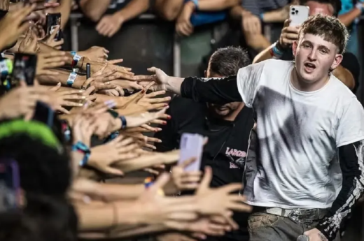 Dillom cantó “Strangers in the Night” de Frank Sinatra y volvió locos a sus fans