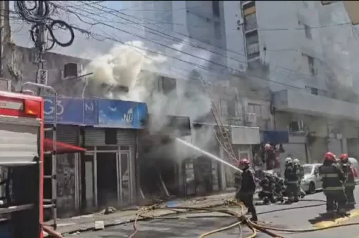 Incendio en cuatro locales en Once: Hay trasladados y evacuados