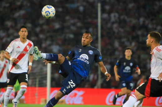 River perdió en Mendoza y Sebastián Villa desató el caos en el final del partido