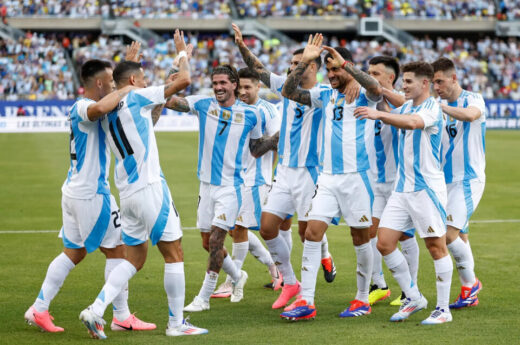 Argentina recibe a Perú: Horario, TV y posibles formaciones