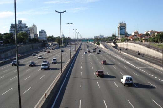 El Gobierno confirmó que privatizará las rutas y autopistas