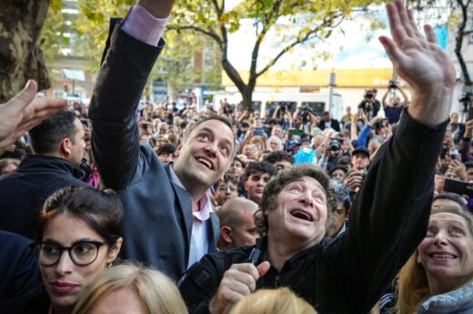 Cierre de campaña de Adorni empañado por el escándalo de militantes pagos