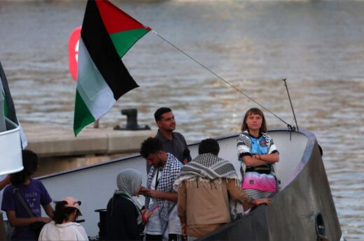 Ataque en el Mediterráneo: El Barco de Greta Thunberg, Incendiado por un Dron