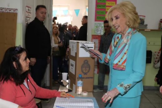 Mirtha Legrand fue a votar y deslumbró con su atuendo