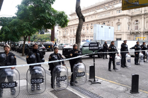 Alarma en el Teatro Colón: el Escuadrón Antibombas desplegó un operativo por un bolso sospechoso
